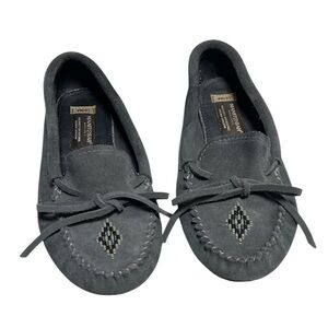 MANITOBAH Mukluks Canoe Suede Moccasin in Charcoal